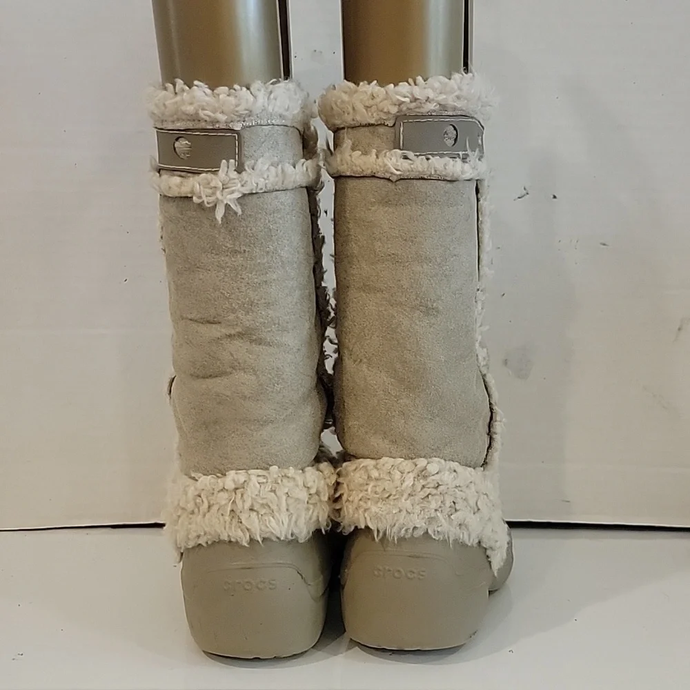 KIDS CROCS TAN BOOTS‎ (sz 1)